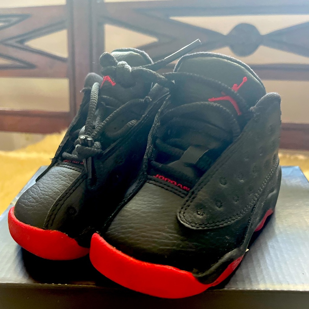 Like new Jordan 13 Retro kids Size 5c Black/Red